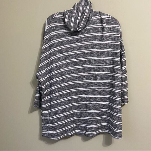 𝅺anthro Sz Xs Grey white striped sweater - Picture 2 of 6